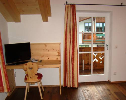 Imagen de la habitación del Hotel Gasthof Zur Post, Sankt Martin bei Lofer. Foto 12