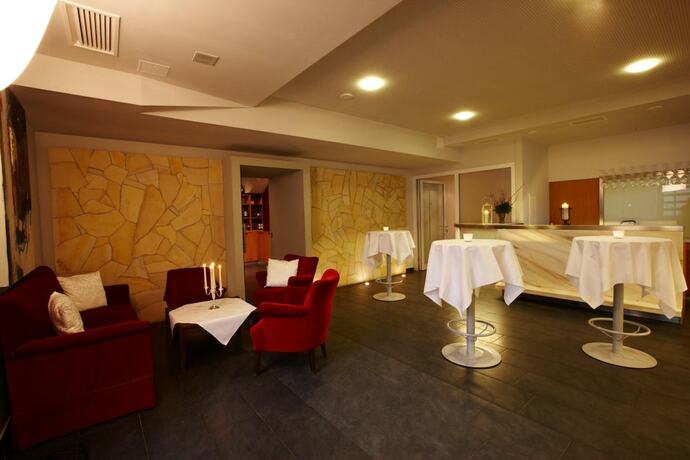 Imagen general del Hotel Gasthof Zur Traube, Neckenmarkt. Foto 1