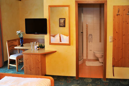 Imagen de la habitación del Hotel Gasthof-pension Reisenberger. Foto 8
