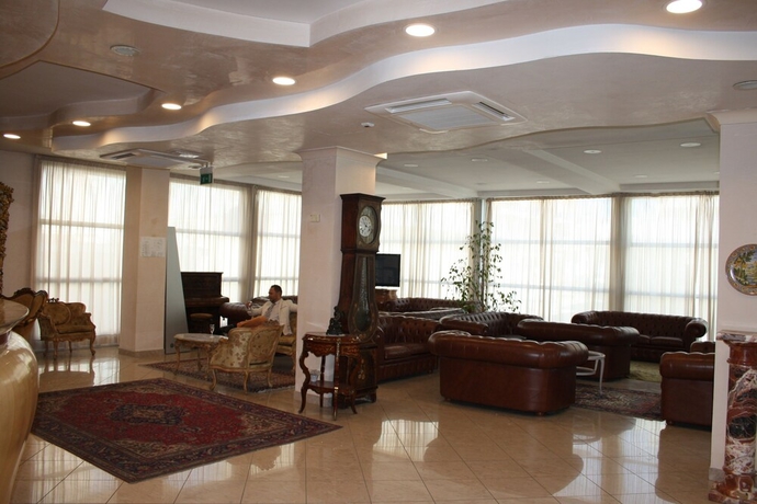 Imagen del bar/restaurante del Hotel Gaston. Foto 2