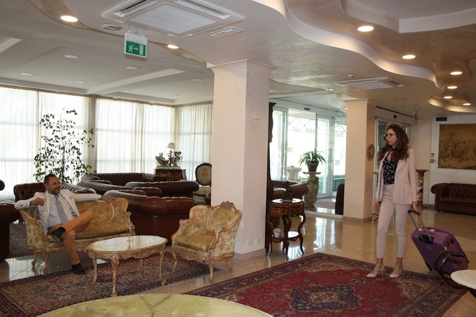Imagen de los interiores del Hotel Gaston, Viserba. Foto 19