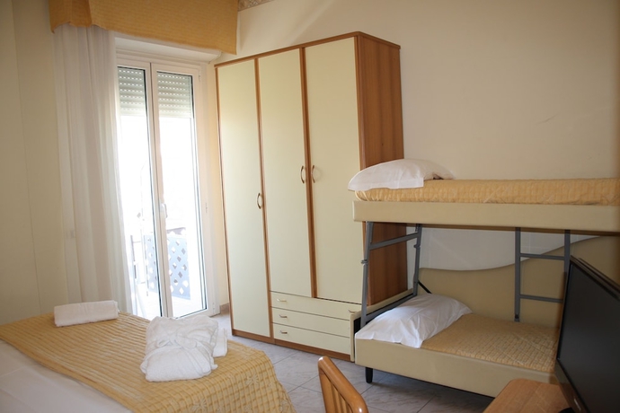 Imagen de la habitación del Hotel Gaston, Viserba. Foto 13