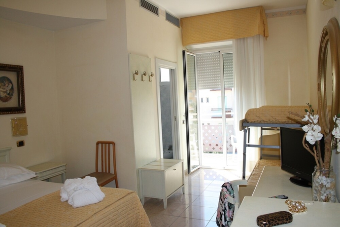 Imagen de la habitación del Hotel Gaston, Viserba. Foto 16