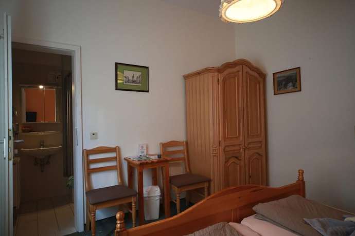 Imagen de la habitación del Hotel Gastst&auml;tte and Pension Lichtenhainer Wasserfall. Foto 10