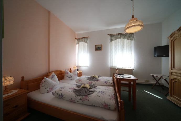 Imagen de la habitación del Hotel Gastst&auml;tte and Pension Lichtenhainer Wasserfall. Foto 12