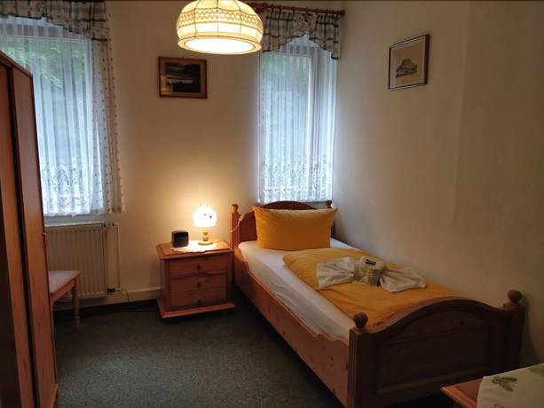 Imagen de la habitación del Hotel Gastst&auml;tte and Pension Lichtenhainer Wasserfall. Foto 13