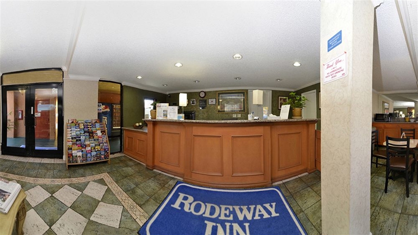 Imagen de los interiores del Hotel Gateway Inn Gardena. Foto 6