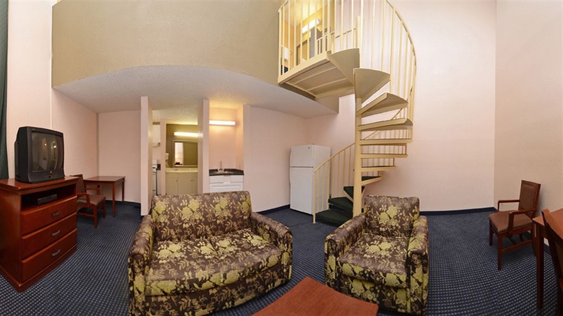 Imagen de los interiores del Hotel Gateway Inn Gardena. Foto 7