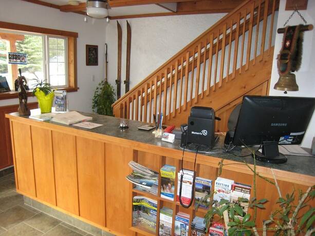 Imagen general del Hotel Gateway Motel, Radium Hot Springs. Foto 11
