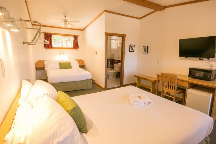 Imagen de la habitación del Hotel Gateway Motel, Radium Hot Springs. Foto 18