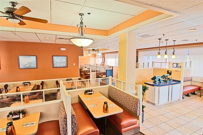 Imagen del bar/restaurante del Hotel Gateway Santa Monica. Foto 6