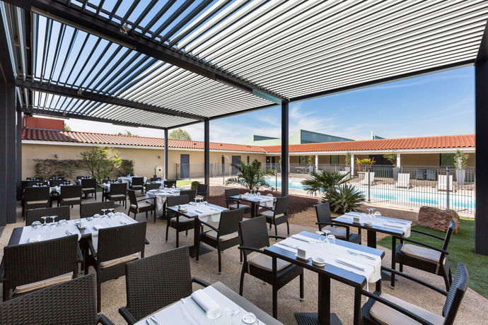 Imagen del bar/restaurante del Hotel Gatsby and Restaurant By Happyculture. Foto 2