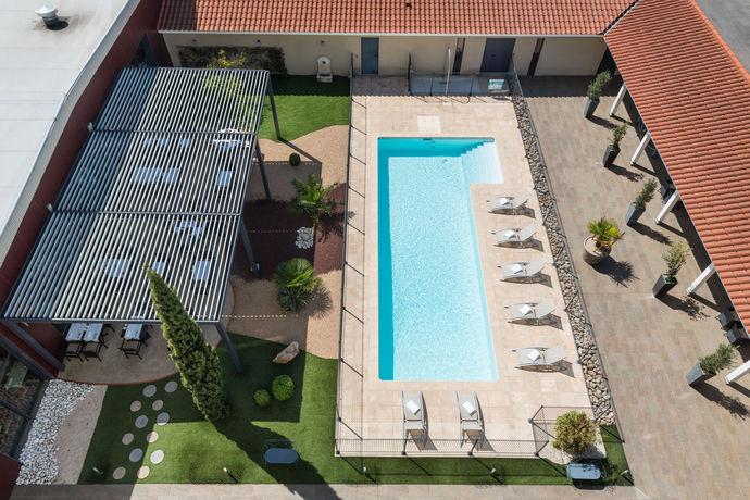 Imagen de la piscina del Hotel Gatsby and Restaurant By Happyculture. Foto 16