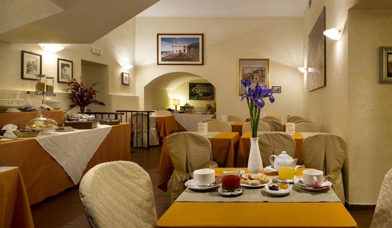 Imagen del bar/restaurante del Hotel Gattapone. Foto 2