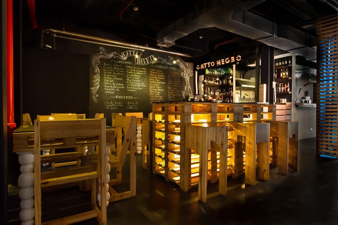 Imagen del bar/restaurante del Hotel Gatto Blanco Party. Foto 2