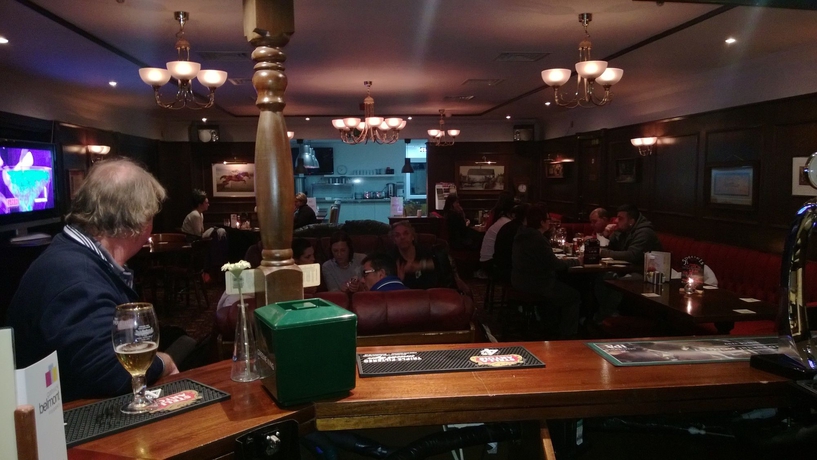 Imagen del bar/restaurante del Hotel Gatwick Belmont. Foto 6