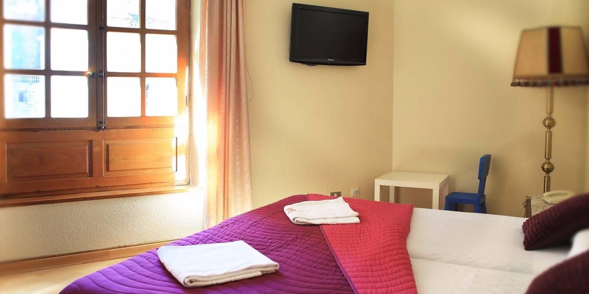 Imagen de la habitación del Hotel Gaudí, Astorga. Foto 10