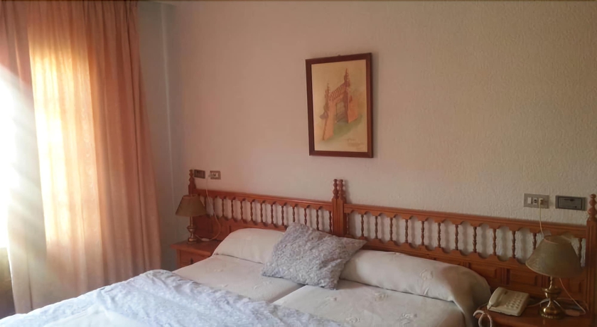 Imagen de la habitación del Hotel Gaudí, Astorga. Foto 13