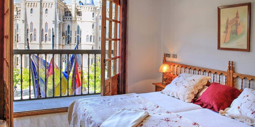 Imagen de la habitación del Hotel Gaudí, Astorga. Foto 14