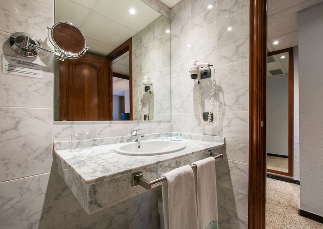 Imagen de la habitación del Hotel Gaudí, Reus. Foto 9