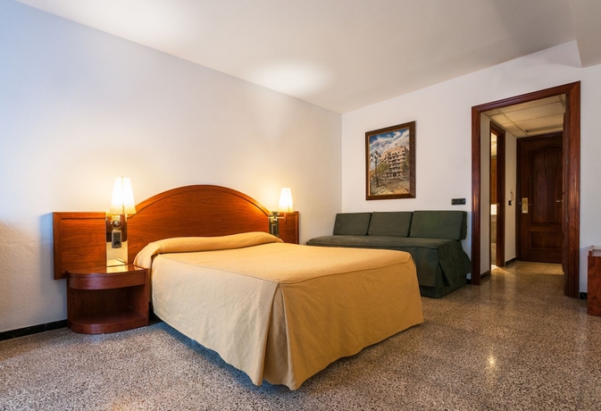 Imagen de la habitación del Hotel Gaudí, Reus. Foto 10