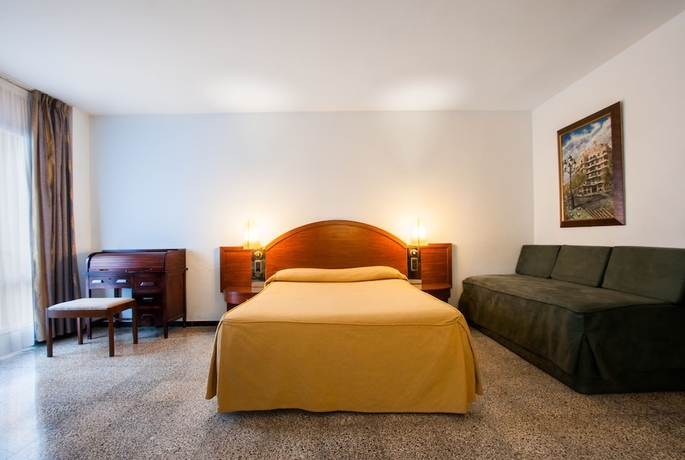 Imagen de la habitación del Hotel Gaudí, Reus. Foto 11