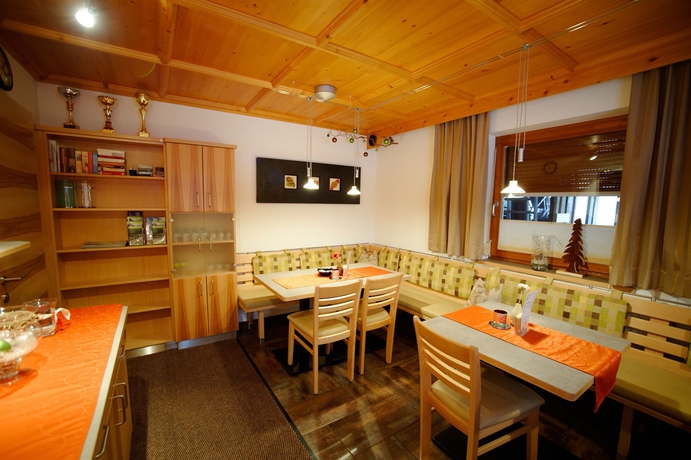 Imagen del bar/restaurante del Hotel Gästehaus Alpina. Foto 4