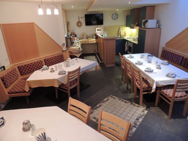 Imagen del bar/restaurante del Hotel Gästehaus Alpina. Foto 5