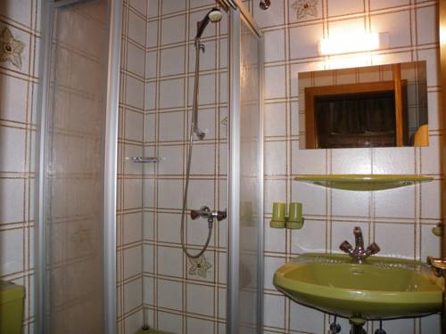 Imagen de la habitación del Hotel G&auml;stehaus Berghof Sch&ouml;pf. Foto 3