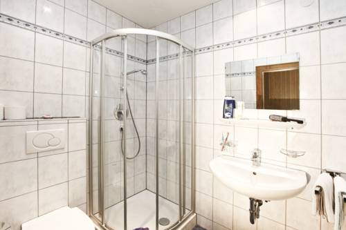 Imagen de la habitación del Hotel G&auml;stehaus Berghof Sch&ouml;pf. Foto 14