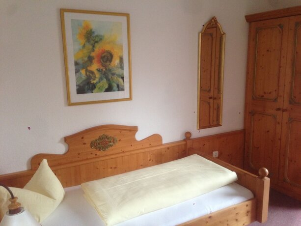 Imagen de la habitación del Hotel G&auml;stehaus Maria, Garmisch - Partenkirchen. Foto 15