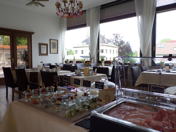 Imagen del bar/restaurante del Hotel G&auml;stehaus Residenz Lapeiner. Foto 15