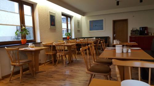Imagen del bar/restaurante del Hotel G&auml;stehaus Ruh, Friburgo. Foto 6