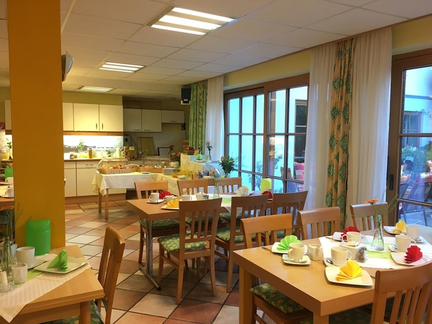 Imagen del bar/restaurante del Hotel G&auml;stehaus Schmid. Foto 3