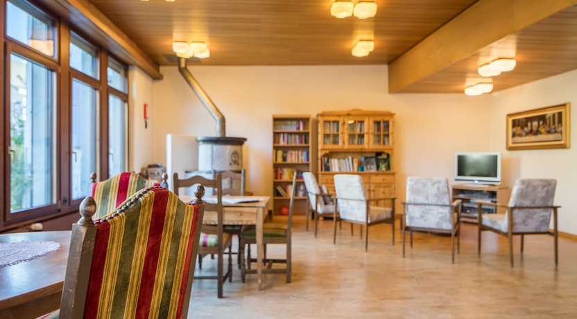 Imagen de los interiores del Hotel G&auml;stehaus St. Ursula. Foto 17