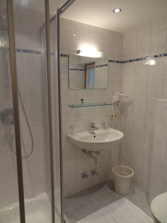 Imagen de la habitación del Hotel G&auml;stehaus Windegg. Foto 4