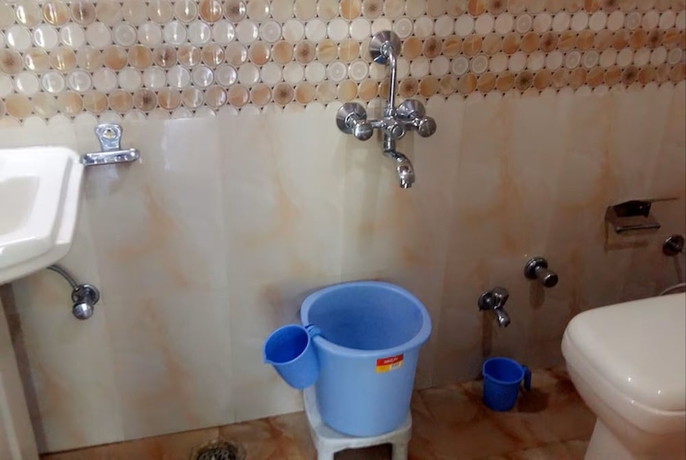 Imagen de la habitación del Hotel Gautam Khajjiar. Foto 10
