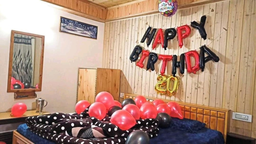 Imagen de la habitación del Hotel Gautam Khajjiar. Foto 12