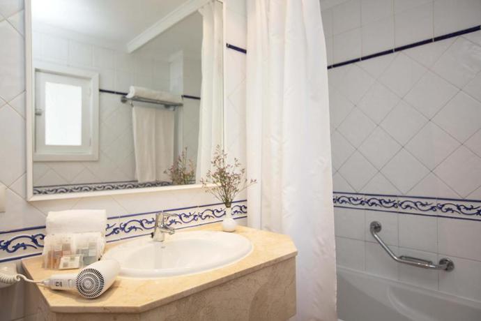 Imagen de la habitación del Hotel Gavimar Cala Gran Costa Sur & Resort. Foto 5