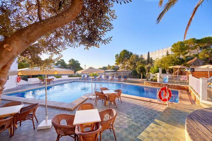 Imagen de la piscina del Hotel Gavimar Cala Gran Costa Sur & Resort. Foto 18