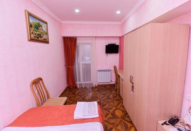Imagen de la habitación del Hotel Gayane. Foto 15