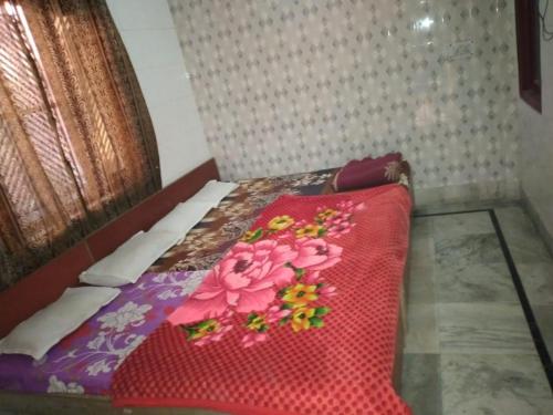 Imagen general del Hotel Gayatri Guest House Haridwar Near Railway Station - Ganga Ghat - Best in Haridwar. Foto 1