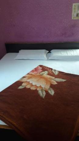 Imagen de la habitación del Hotel Gayatri Guest House Haridwar Near Railway Station - Ganga Ghat - Best in Haridwar. Foto 13