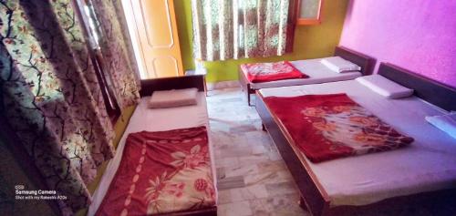 Imagen de la habitación del Hotel Gayatri Guest House Haridwar Near Railway Station - Ganga Ghat - Best in Haridwar. Foto 14