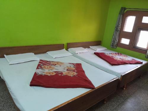 Imagen de la habitación del Hotel Gayatri Guest House Haridwar Near Railway Station - Ganga Ghat - Best in Haridwar. Foto 15