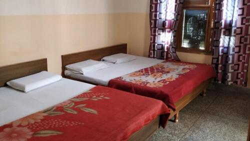 Imagen general del Hotel Gayatri Guest House Haridwar Near Railway Station - Ganga Ghat - Best in Haridwar. Foto 11