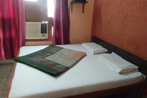 Imagen de la habitación del Hotel Gayatri Guest House Haridwar Near Railway Station - Ganga Ghat - Best in Haridwar. Foto 19
