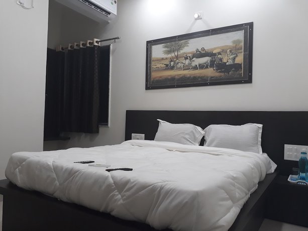 Imagen de la habitación del Hotel Gayatri by Sky Stays. Foto 8