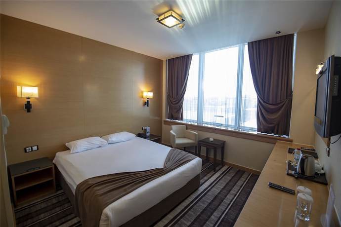 Imagen de la habitación del Hotel Gaziantep Plaza. Foto 2