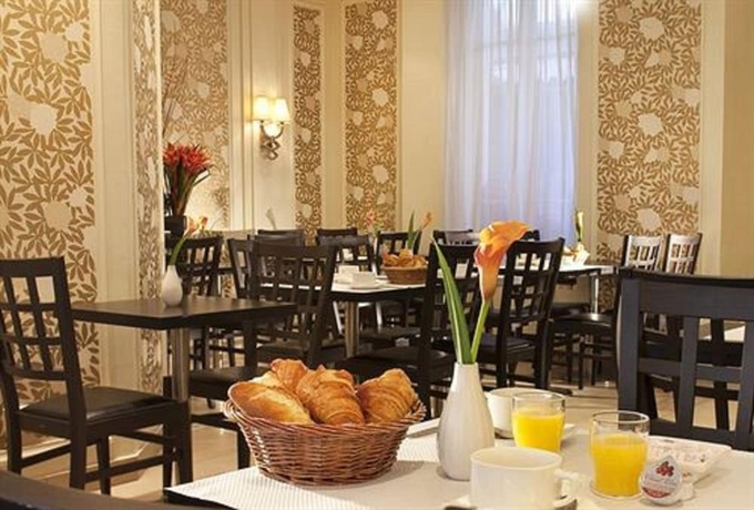 Imagen del bar/restaurante del Hotel Gérando. Foto 4